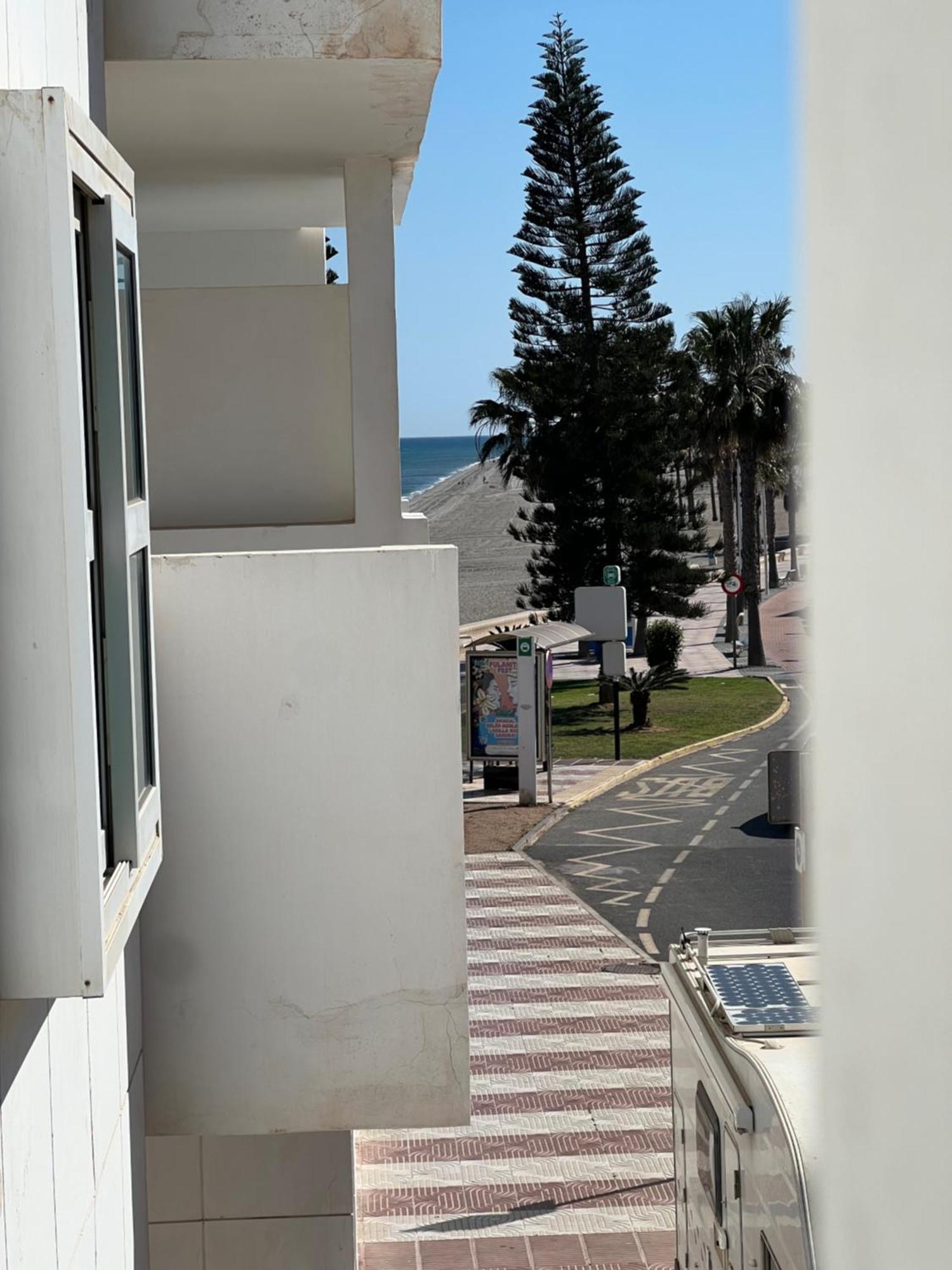 Apartamento En Primera Linea De Playa روكيتاس ذي مار المظهر الخارجي الصورة